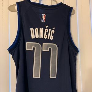 Dallas Mavs Luka jersey size large